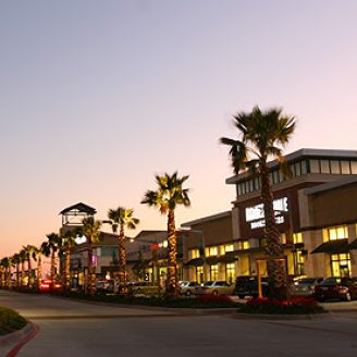 pearland-shopping-texas Upscale shopping and dining at Pearland Town Center, a premier mixed-use destination near Brohn Homes new construction in Pearland, Texas.