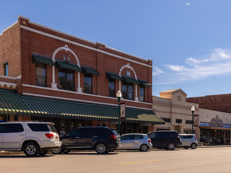 Oak Hills provides easy access to downtown Montgomery area.
